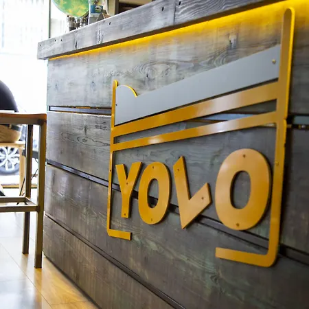 旅馆 Yolo *