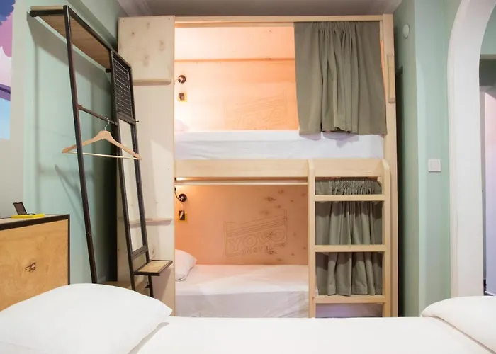 Yolo Hostel *
