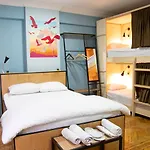 Yolo Hostel *