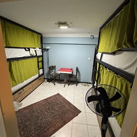 Yolo Hostel