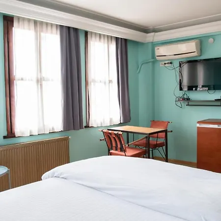Hostel Yolo
