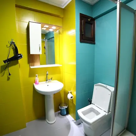 Yolo Hostel *