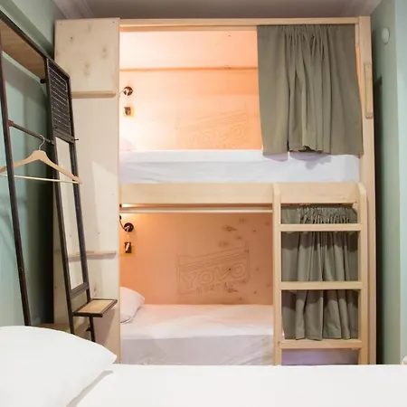 Yolo Hostel *