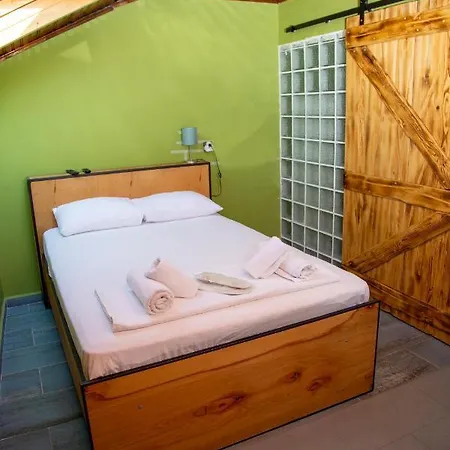 Hostel Yolo *