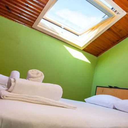 Yolo Hostel